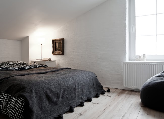 Appartement cocon de Daniella Witte, chambre blanche et laine