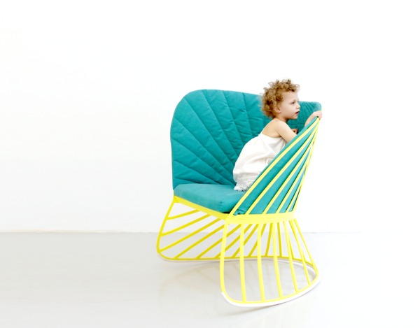 SOL le fauteuil à bascule en couleur de Constance Guisset 