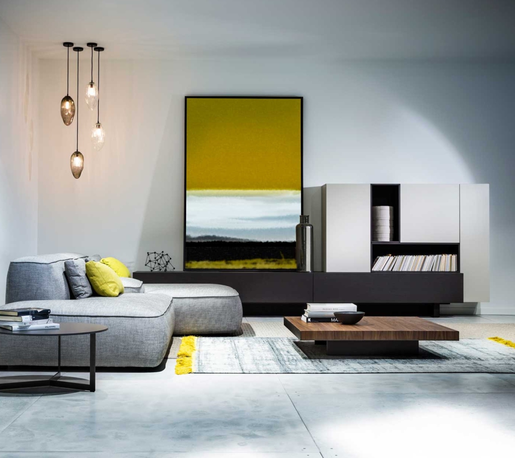 Salon gris jaune et brun, pour une décoration chic